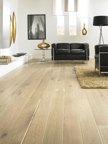 Olej kontra lakier: wybieramy wykończenie podłogi drewnianej